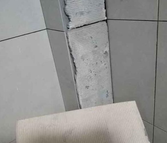 西乌珠穆沁瓷砖空鼓维修公司分享下厨房瓷砖脱落的补救措施。